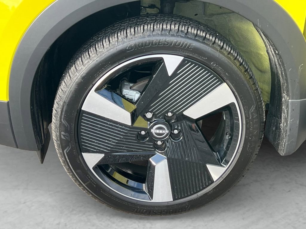 Certified 2025 Nissan Kicks SR image 23