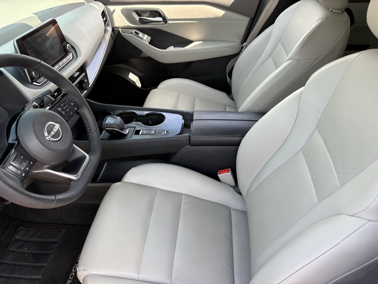 Used 2023 Nissan Rogue SV w/ SV Premium B Package FWD image 22