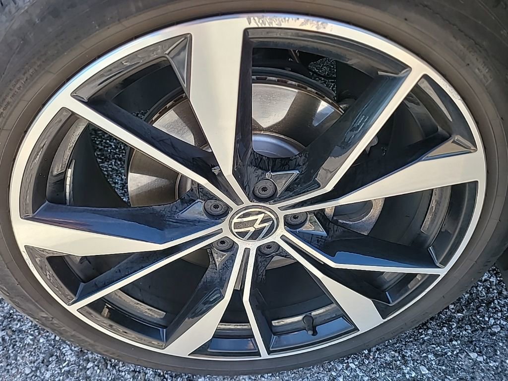 Used 2022 Volkswagen Tiguan SEL R-Line image 13