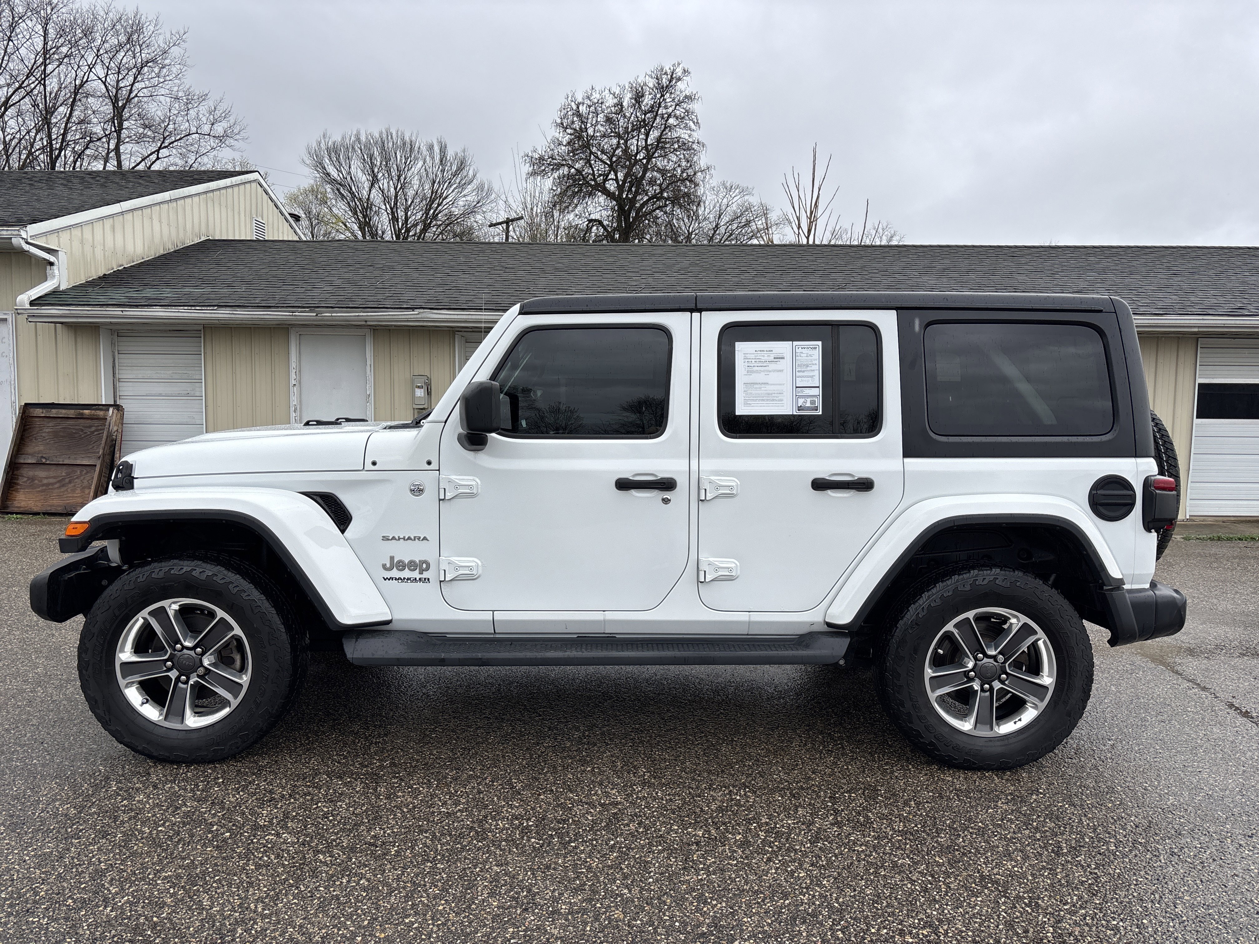 Used 2020 Jeep Wrangler Unlimited Sahara w/ Dual Top Group AWD/4WD image 9