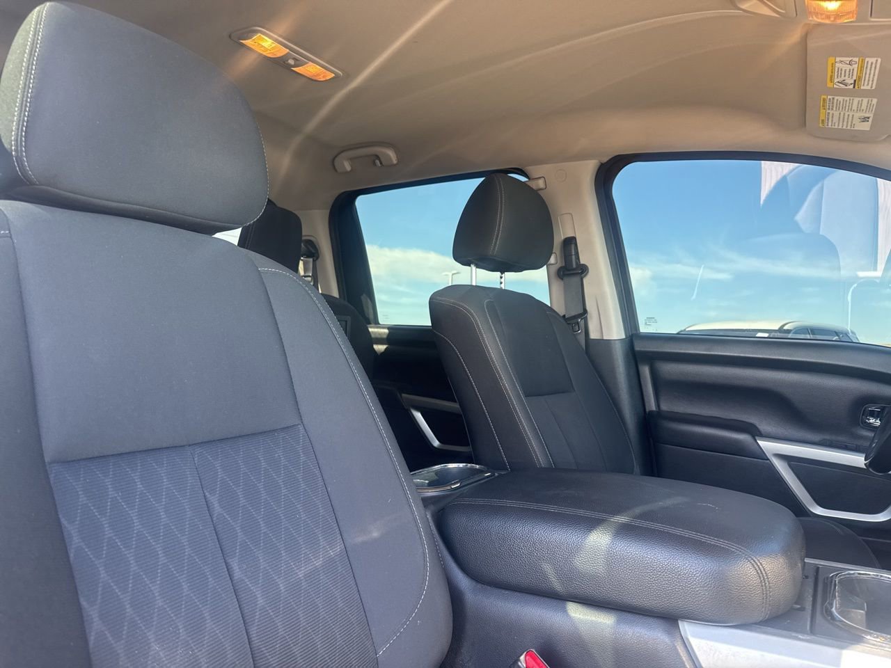 Used 2019 Nissan Titan SV w/ SV Convenience Package image 27