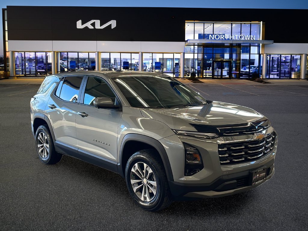 Used 2026 Chevrolet Equinox LT w/ Convenience Package II FWD image 8