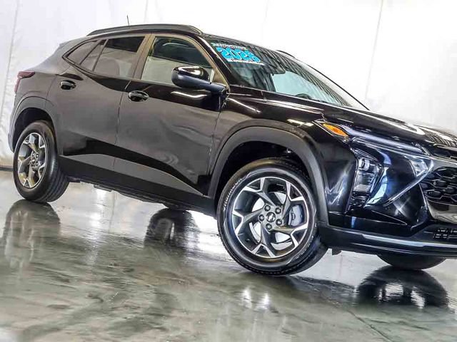 Certified 2026 Chevrolet Trax LT FWD image 5