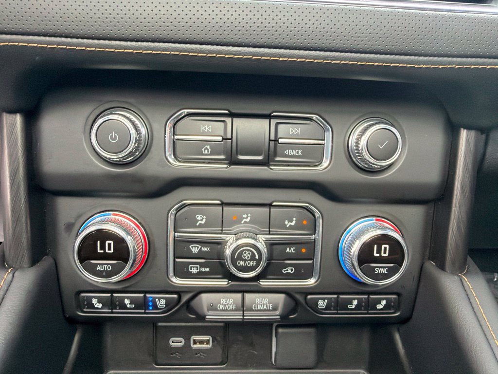 Used 2024 GMC Yukon AT4 w/ Technology Package AWD/4WD image 18