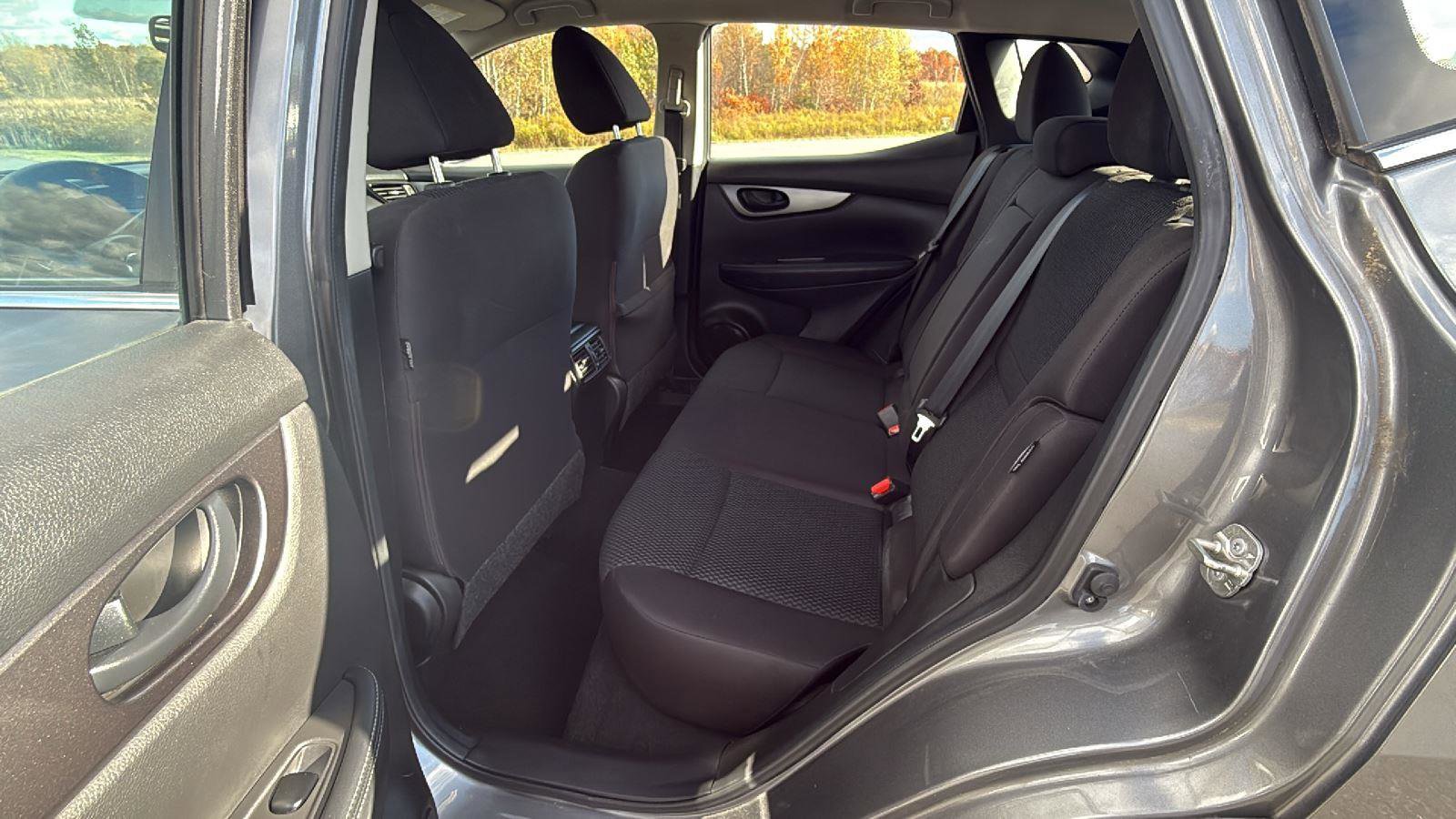 Used 2020 Nissan Rogue Sport S image 23