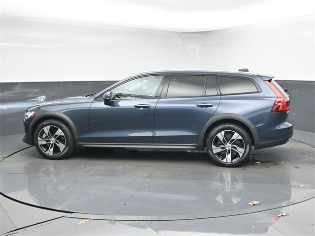 Used 2024 Volvo V60 B5 Cross Country Plus image 5