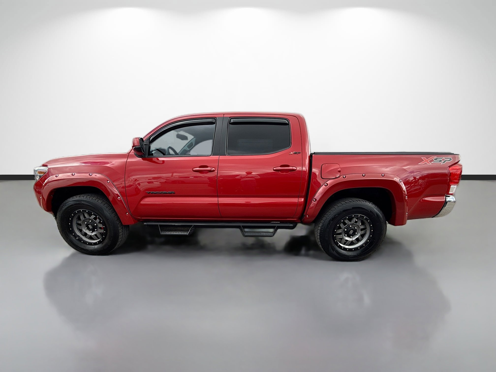 Used 2017 Toyota Tacoma SR5 w/ Tow Package RWD image 6