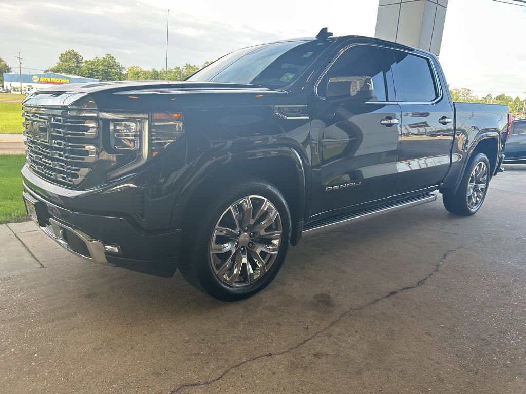 Used 2022 GMC Sierra 1500 Denali w/ Denali Reserve Package AWD/4WD image 4