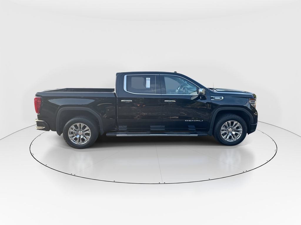 Used 2023 GMC Sierra 1500 Denali w/ Technology Package AWD/4WD image 9