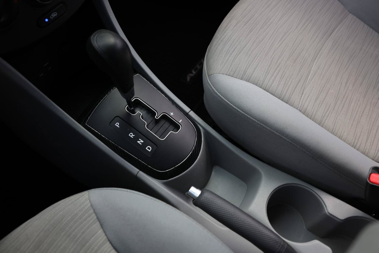Used 2017 Hyundai Accent SE FWD image 35