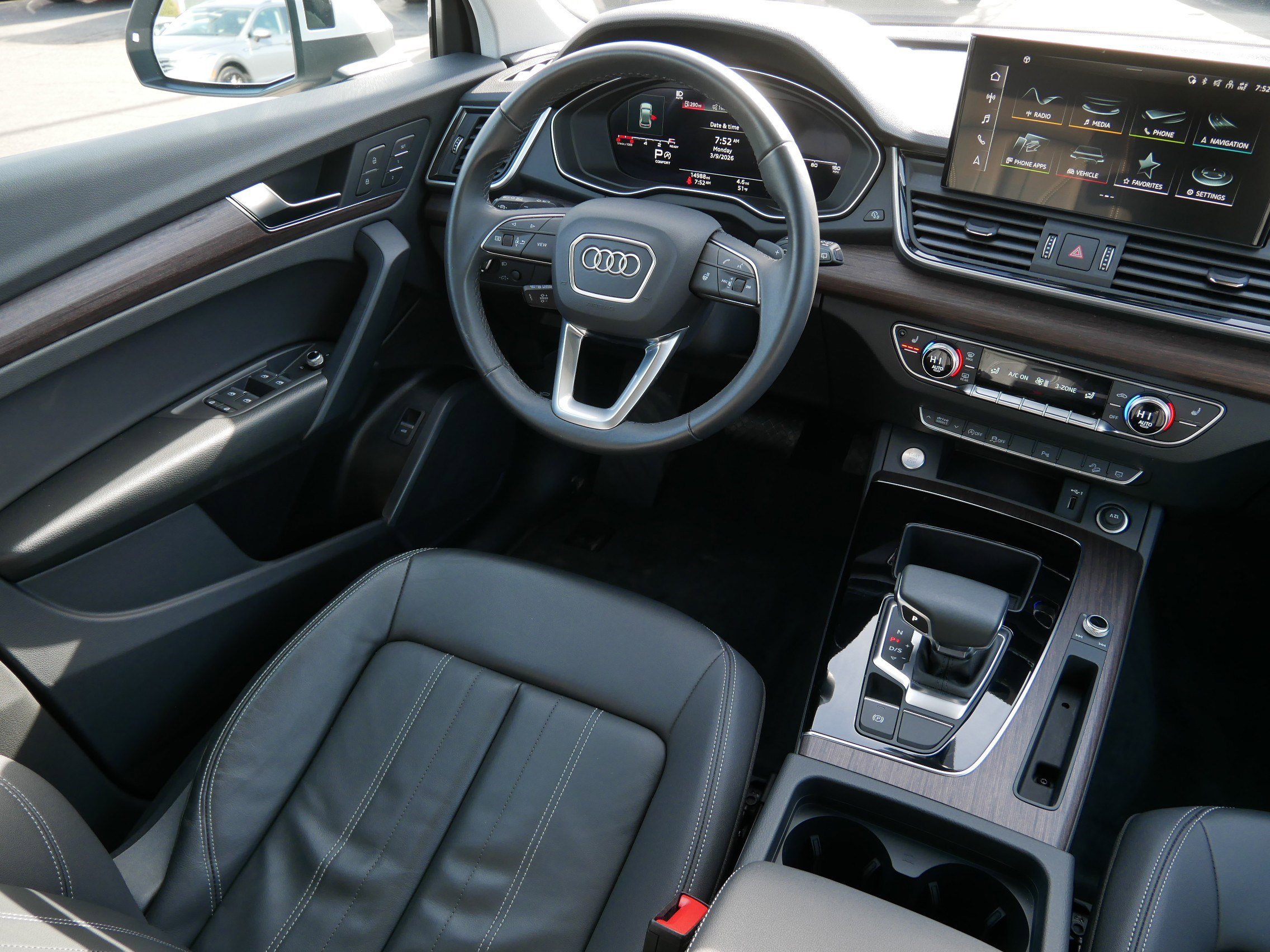 Used 2025 Audi Q5 2.0T Premium w/ Convenience Plus Package image 9