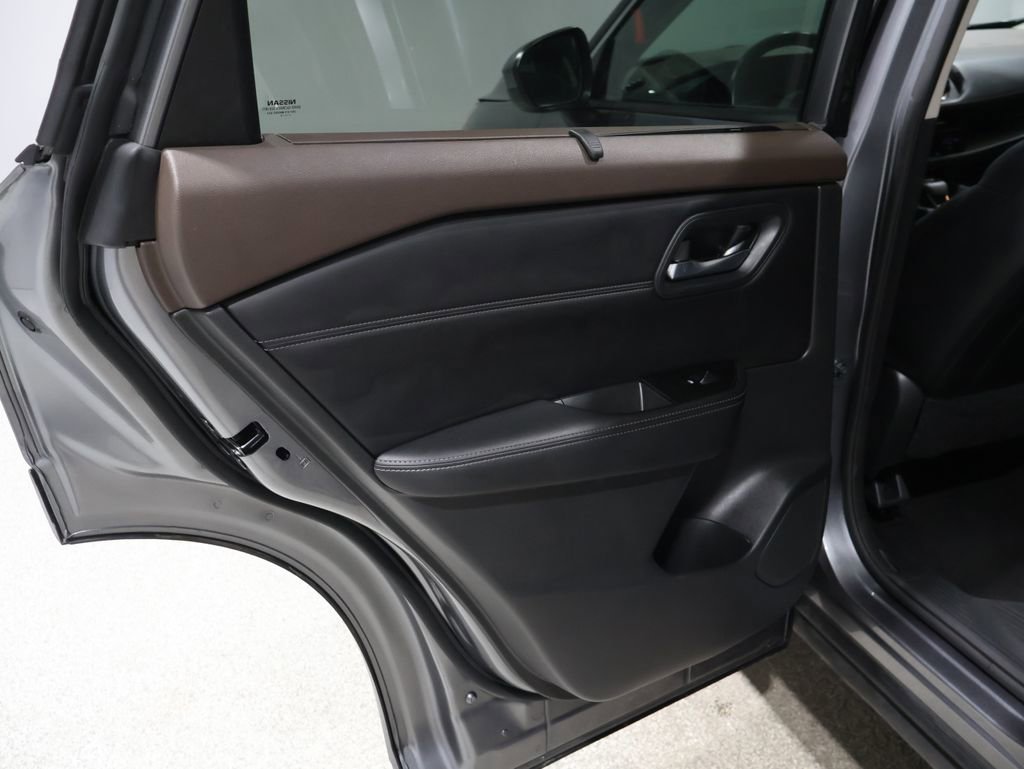 Used 2023 Nissan Rogue SV w/ SV Premium B Package image 19