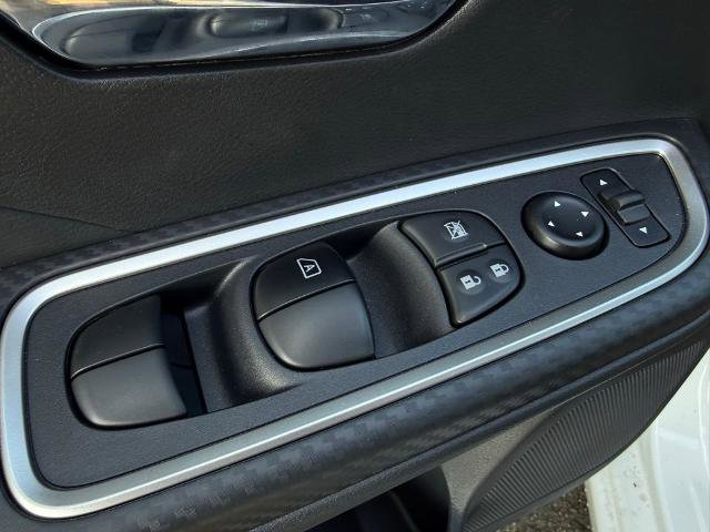 New 2025 Nissan Versa SR w/ Trunk Package FWD image 20