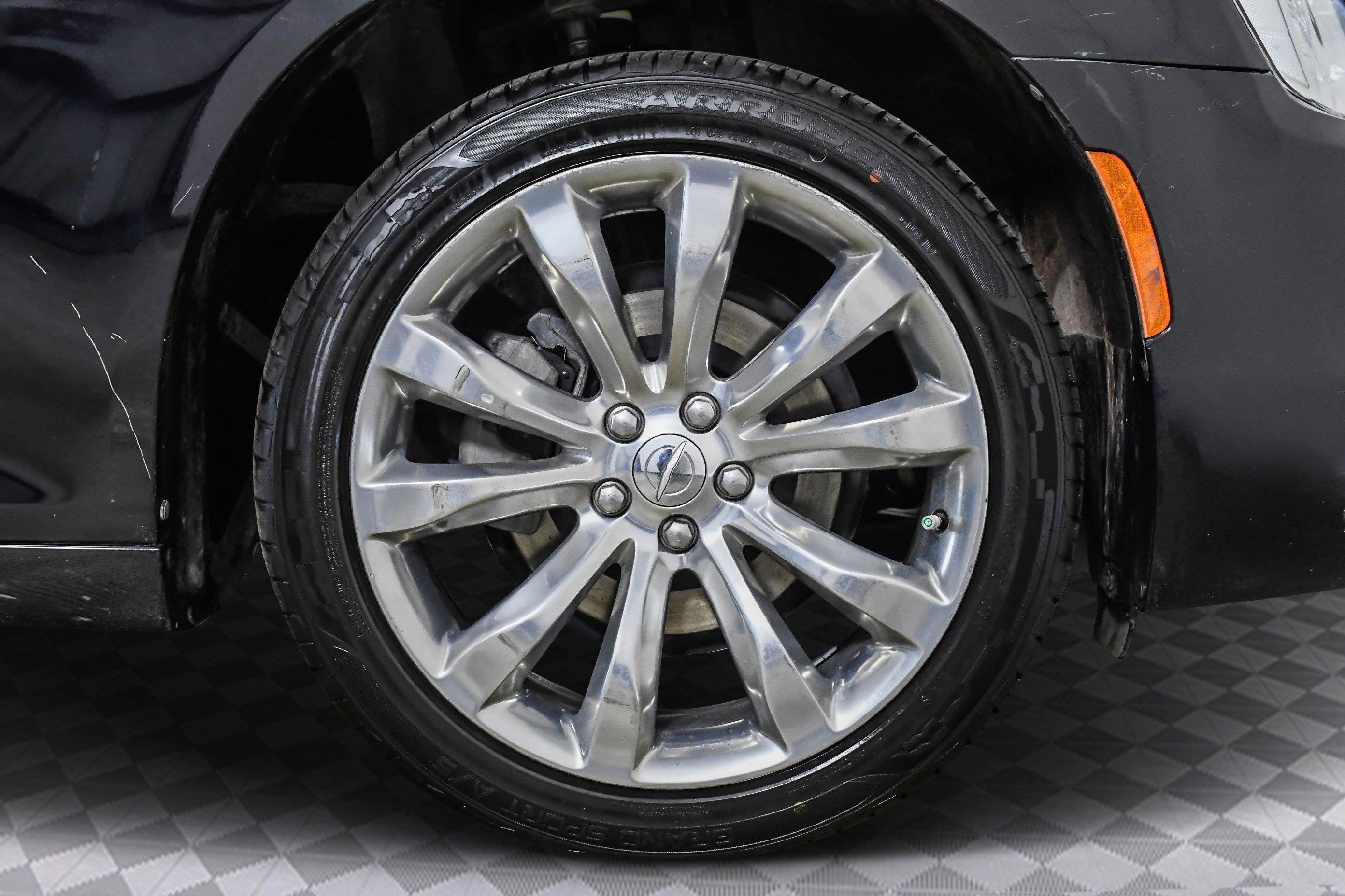 Used 2019 Chrysler 300 Touring L w/ Quick Order Package 22F image 31