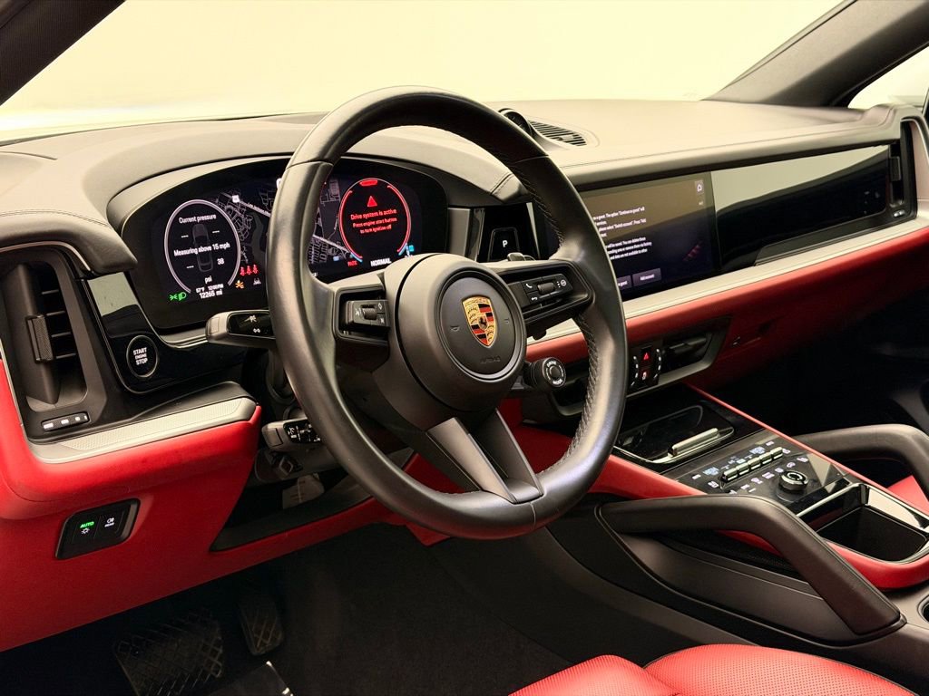 Used 2024 Porsche Cayenne Coupe image 4