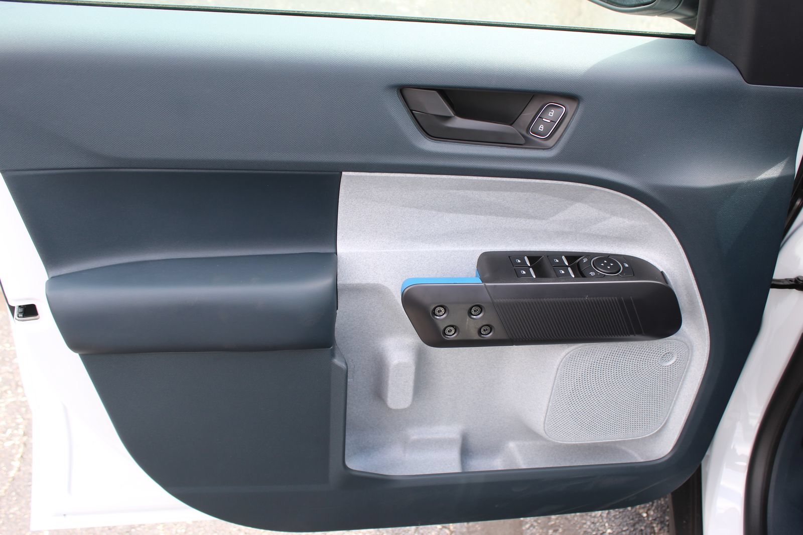 New 2025 Ford Maverick XLT w/ XLT Luxury Package FWD image 17