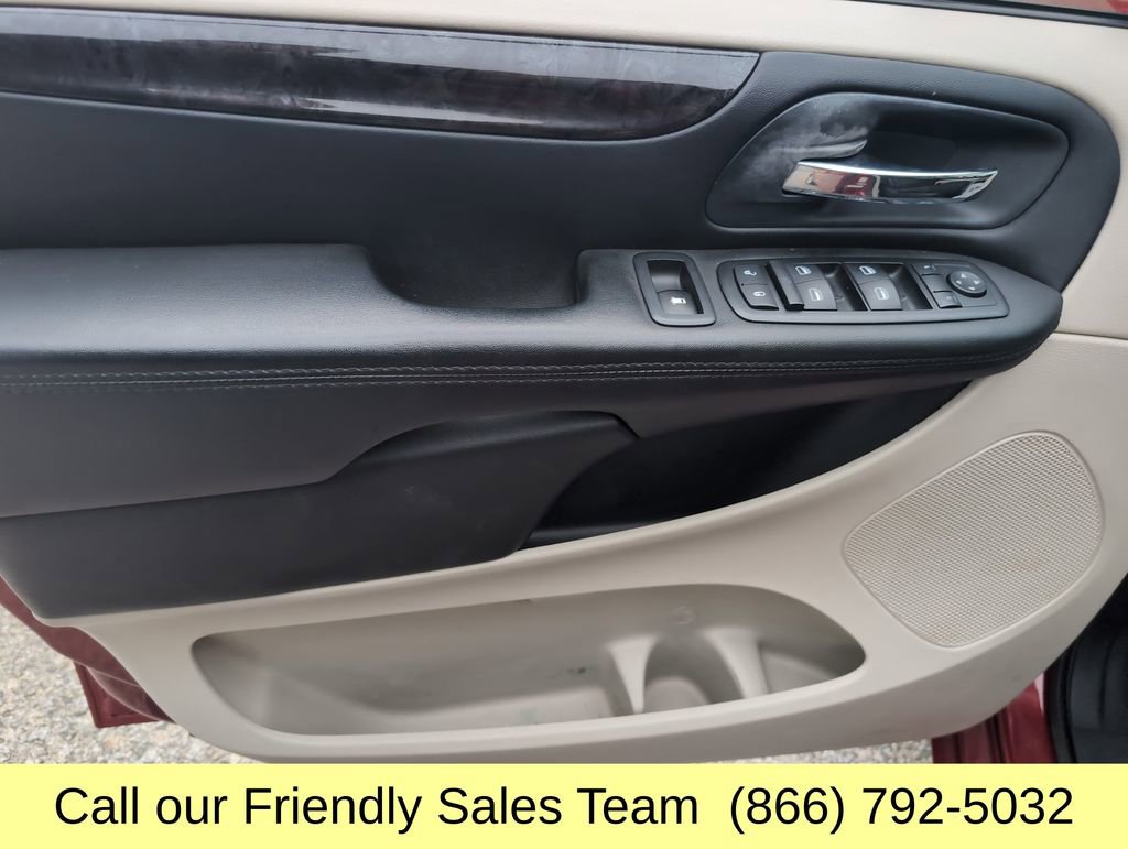 Used 2014 Dodge Grand Caravan SXT w/ Rear Park Assist Package image 12