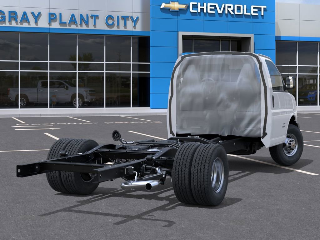 New 2025 Chevrolet Express 4500 Extended w/ Power Convenience Package RWD image 4
