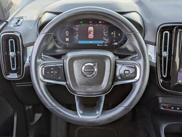 Used 2023 Volvo XC40 B5 Core image 12