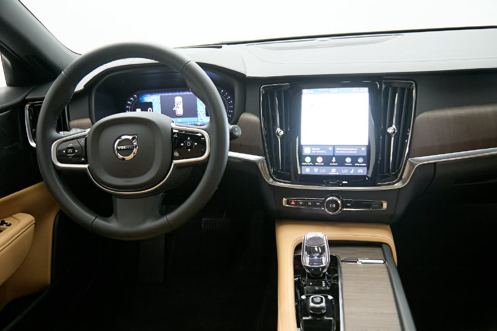 Certified 2025 Volvo V90 B6 Cross Country Ultra AWD/4WD image 28