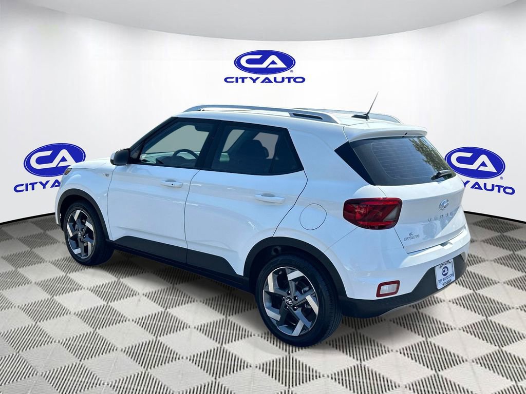 Used 2025 Hyundai Venue SEL FWD image 6