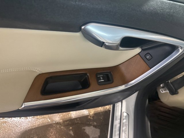 Used 2016 Volvo S60 T5 Inscription Platinum w/ Climate Package image 18