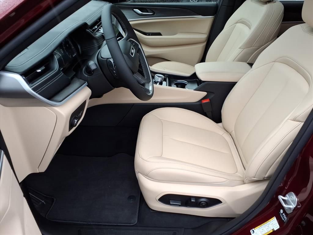 New 2025 Jeep Grand Cherokee Limited image 10