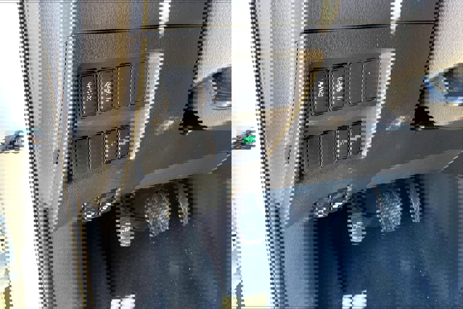 Used 2022 Nissan Rogue Sport S image 35