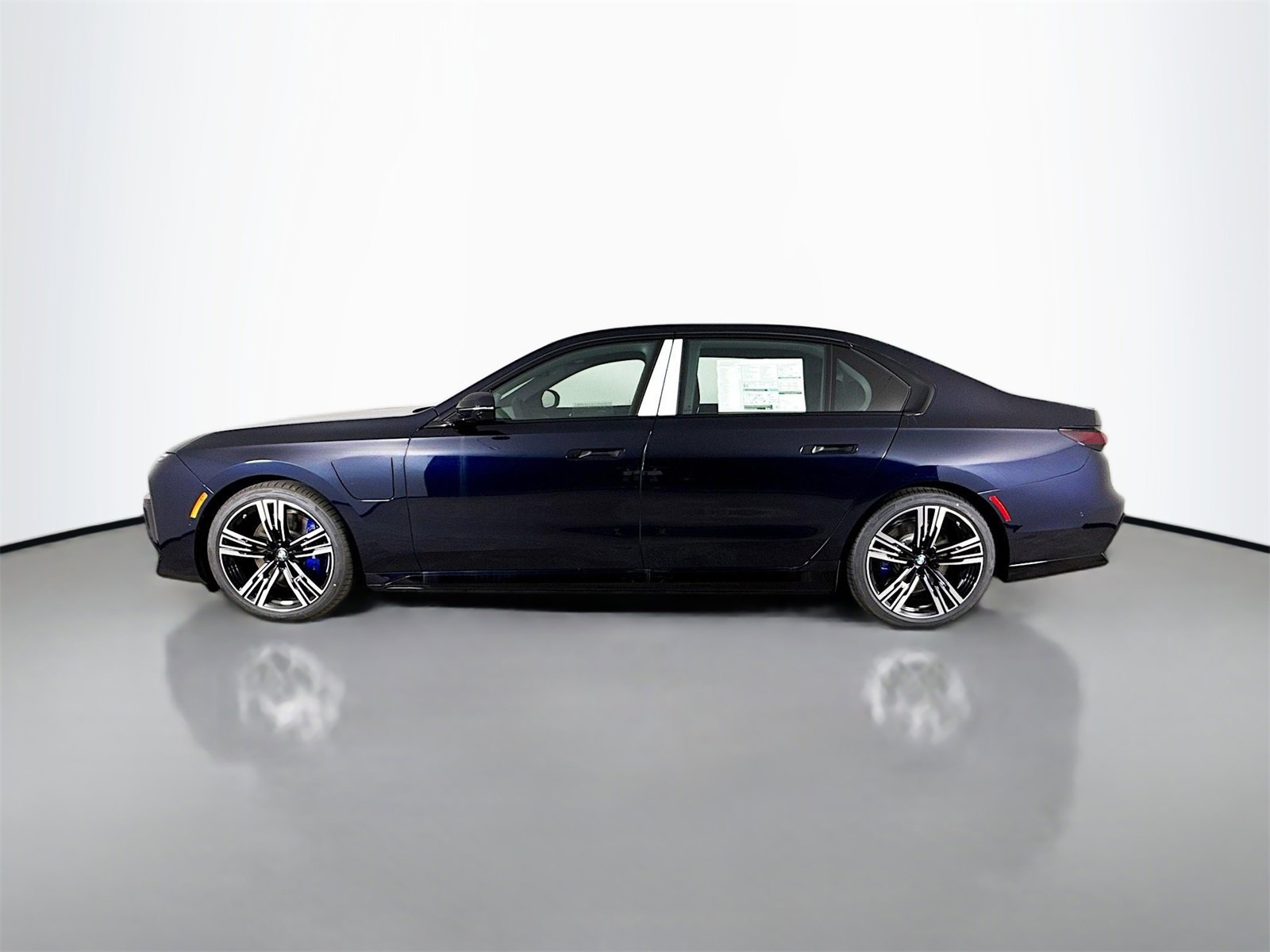 New 2026 BMW 750e xDrive image 4