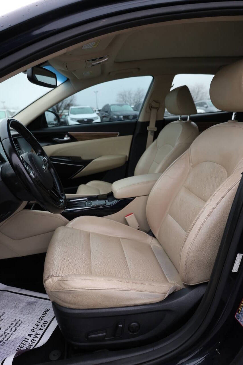 Used 2018 Kia Cadenza Premium w/ Luxury Package image 12