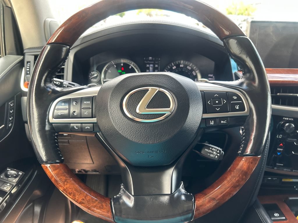 Used 2016 Lexus LX 570 4WD w/ Luxury Package image 17