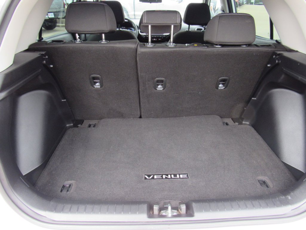 Certified 2025 Hyundai Venue SEL FWD image 18