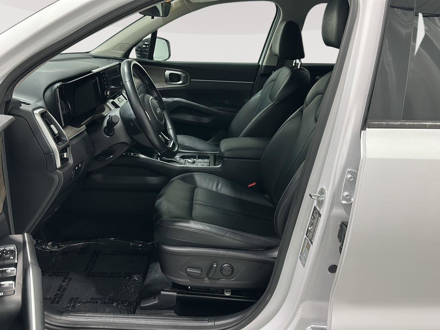Used 2022 Kia Sorento S w/ Panoramic Sunroof Package AWD/4WD image 9