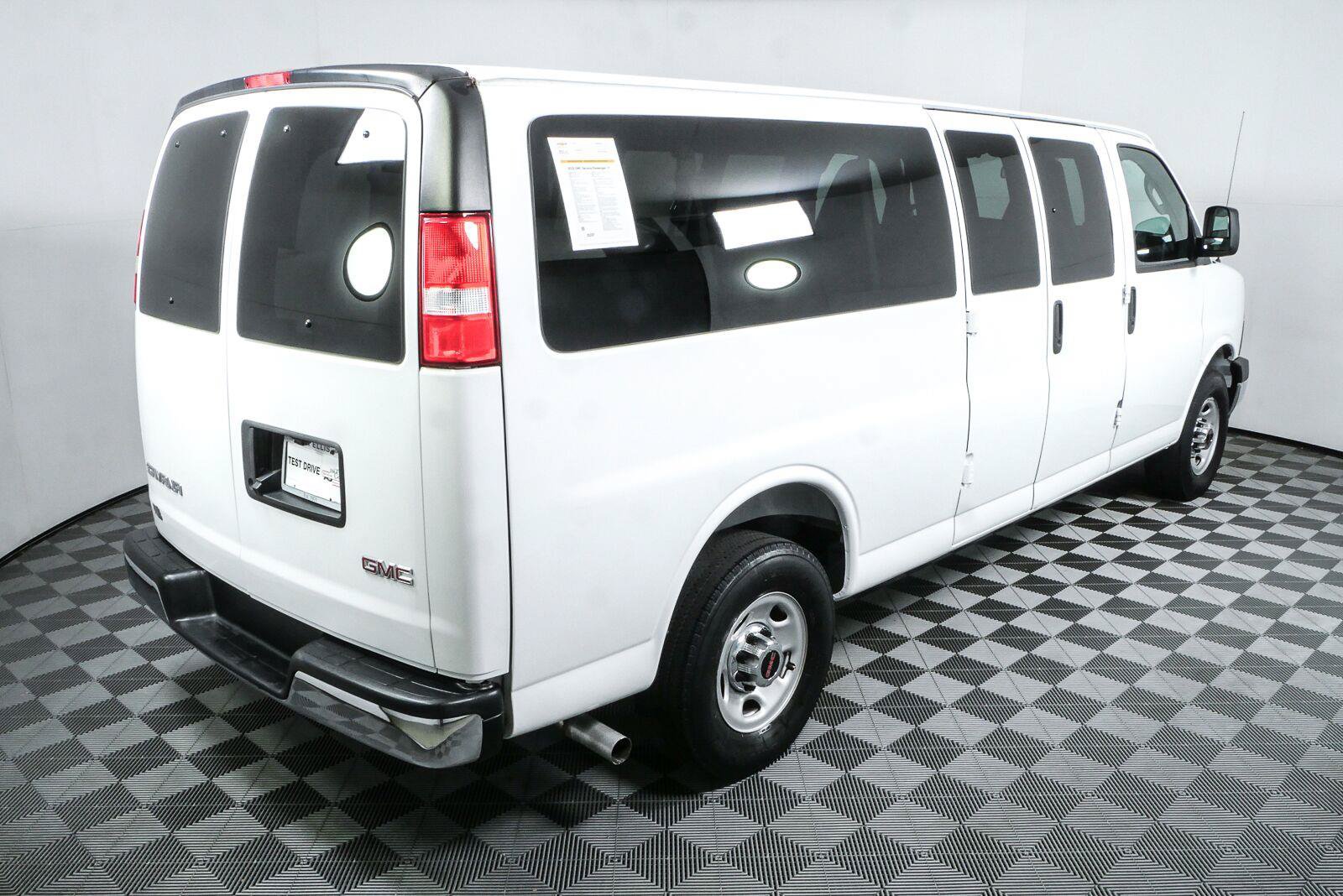 Used 2025 GMC Savana 3500 LT w/ LT Preferred Equipment Group RWD image 3