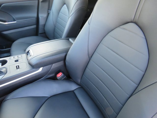 New 2025 Toyota Highlander XLE image 17