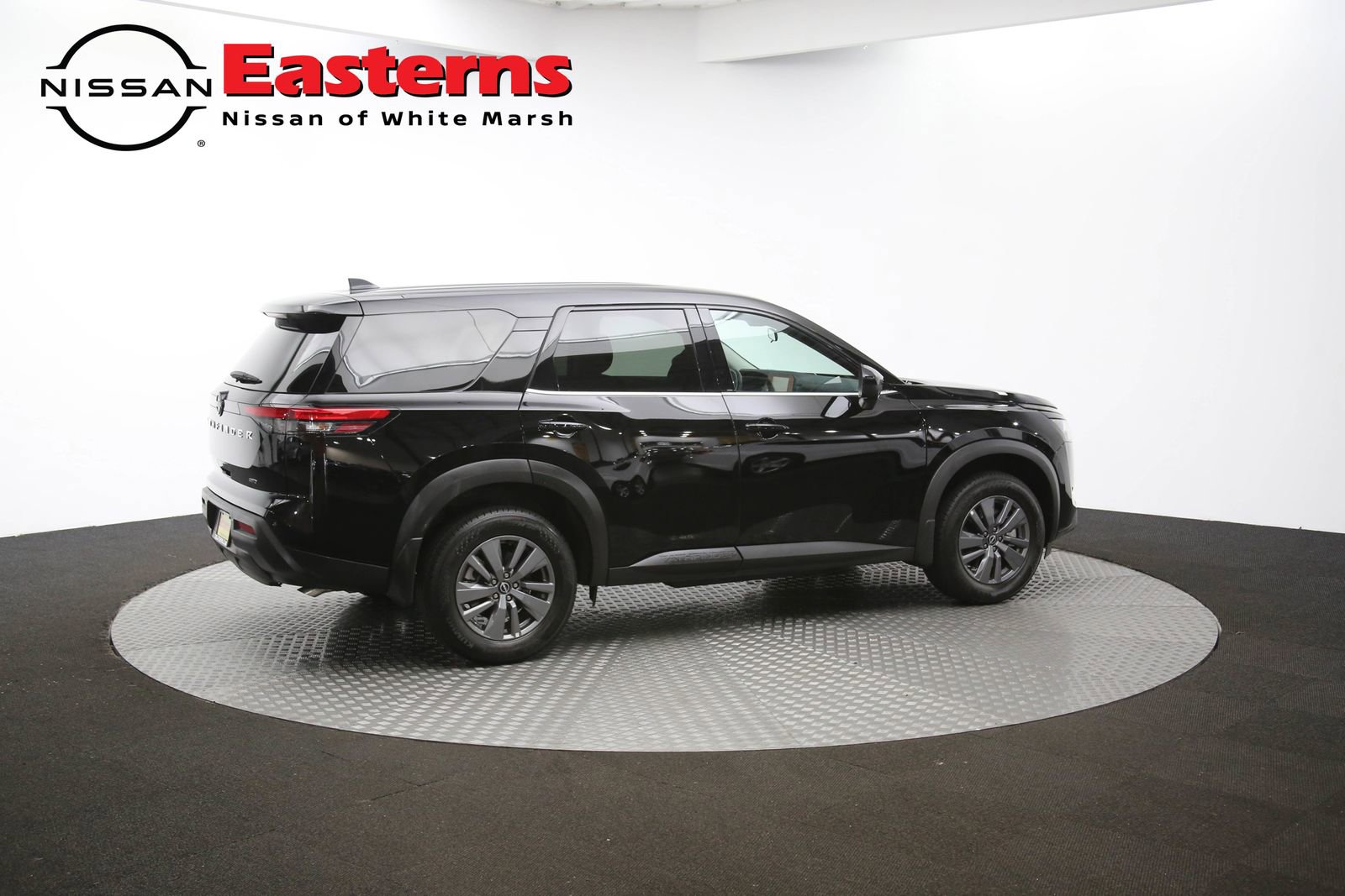 Used 2025 Nissan Pathfinder S image 62