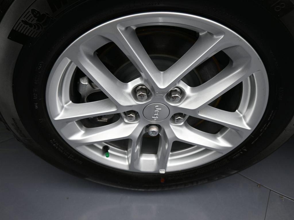 Used 2024 Jeep Grand Cherokee L Laredo w/ Luxury Tech Group I image 43