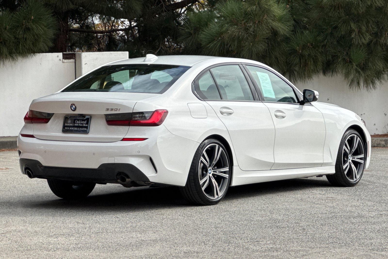 Used 2021 BMW 330i Sedan w/ M Sport Package RWD image 4