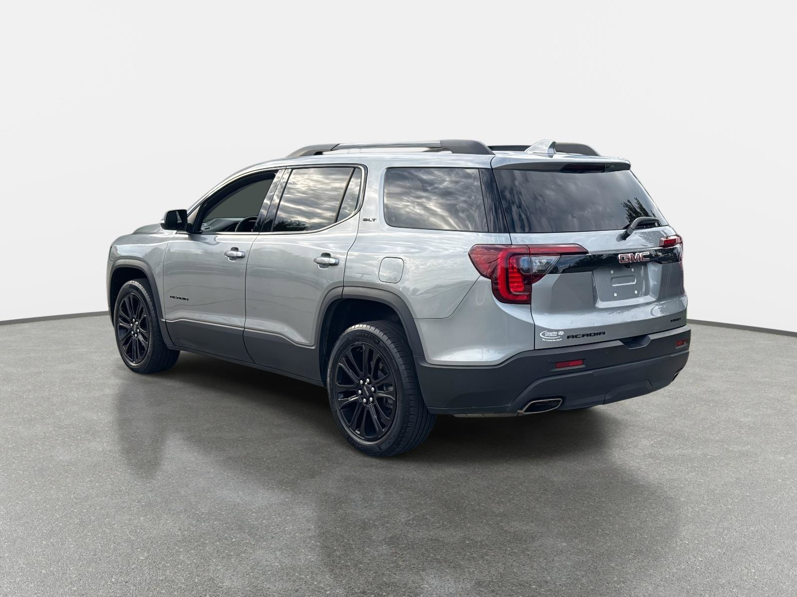 Used 2023 GMC Acadia SLT w/ Elevation Edition image 7
