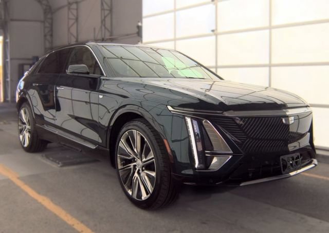 Used 2025 Cadillac Lyriq Luxury w/ Nappa Leather Package AWD/4WD image 3