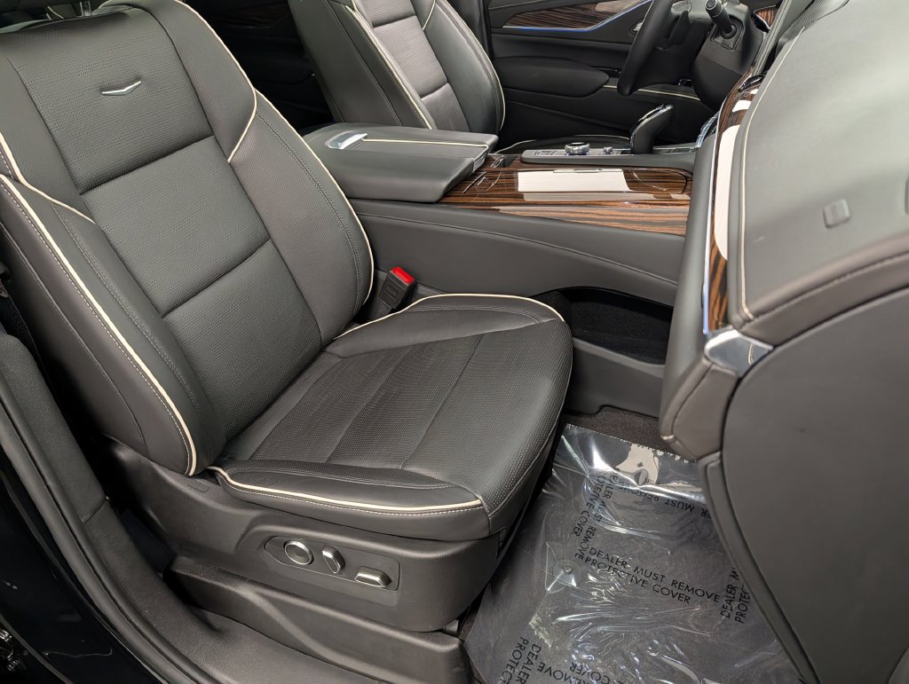 Used 2024 Cadillac Escalade Premium Luxury w/ Performance Package AWD/4WD image 29