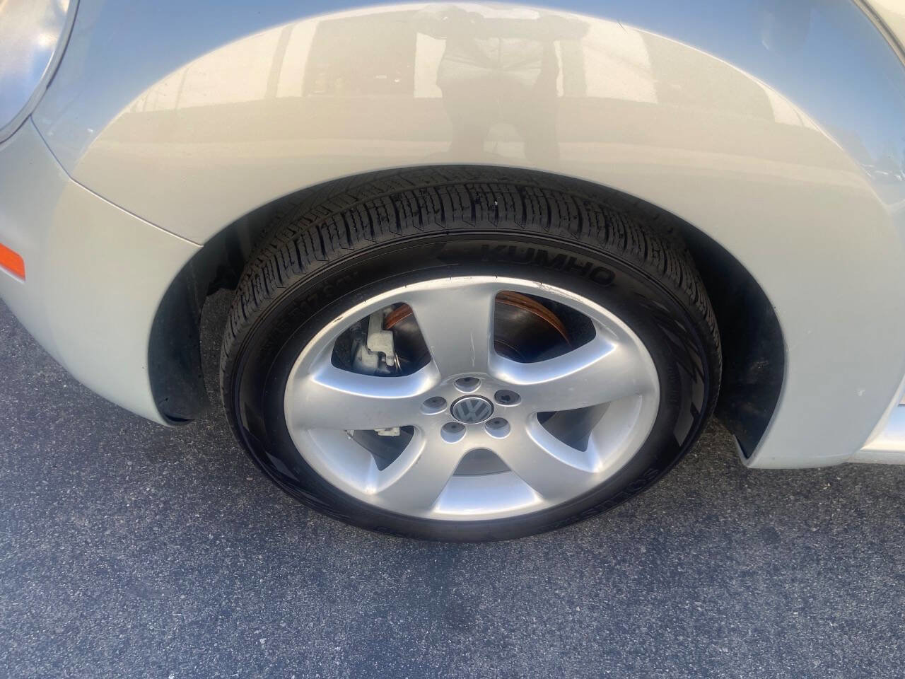 Used 2009 Volkswagen Beetle Blush image 4