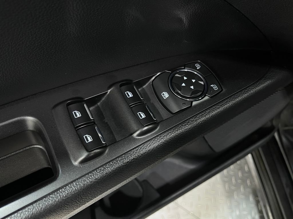 Used 2017 Ford Fusion SE w/ Fusion SE Technology Package image 14