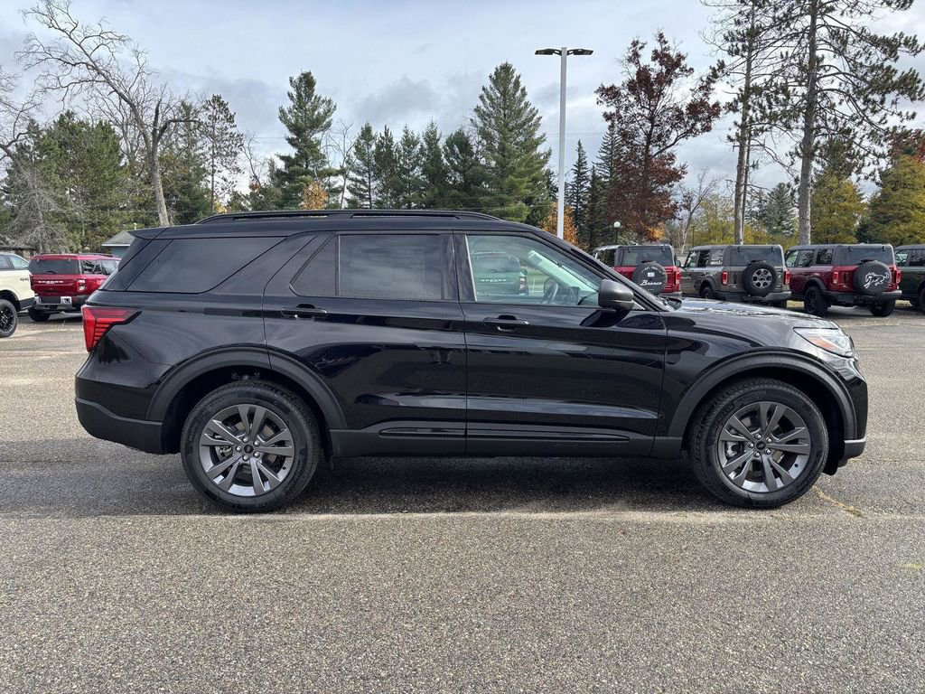 New 2026 Ford Explorer Active w/ Active Comfort Package image 2