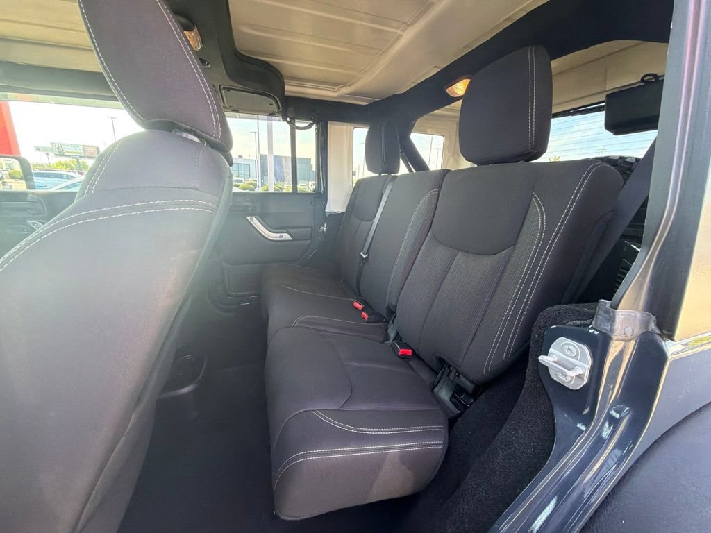 Used 2016 Jeep Wrangler Unlimited Rubicon w/ Connectivity Group AWD/4WD image 15