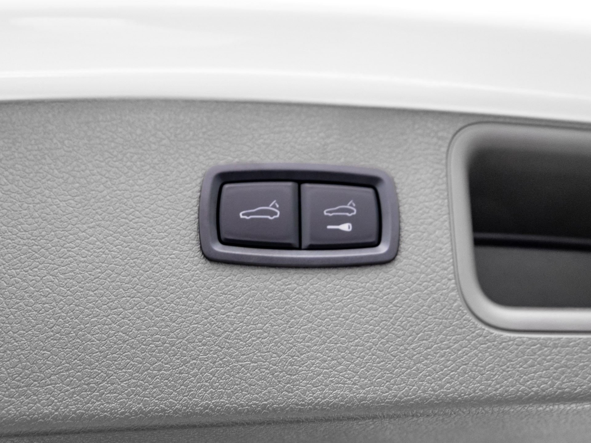 Certified 2026 Porsche Macan AWD/4WD image 31