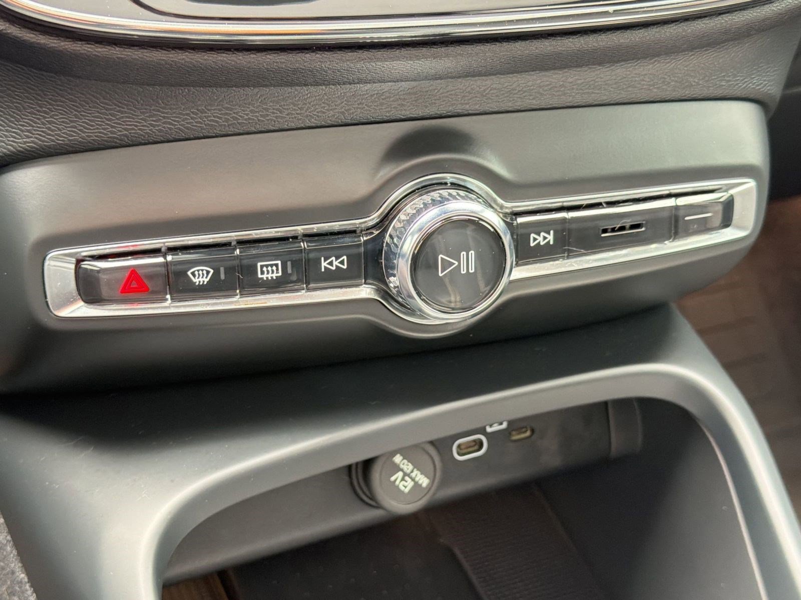 Certified 2023 Volvo C40 P8 Recharge Ultimate w/ Protection Package Premier image 16