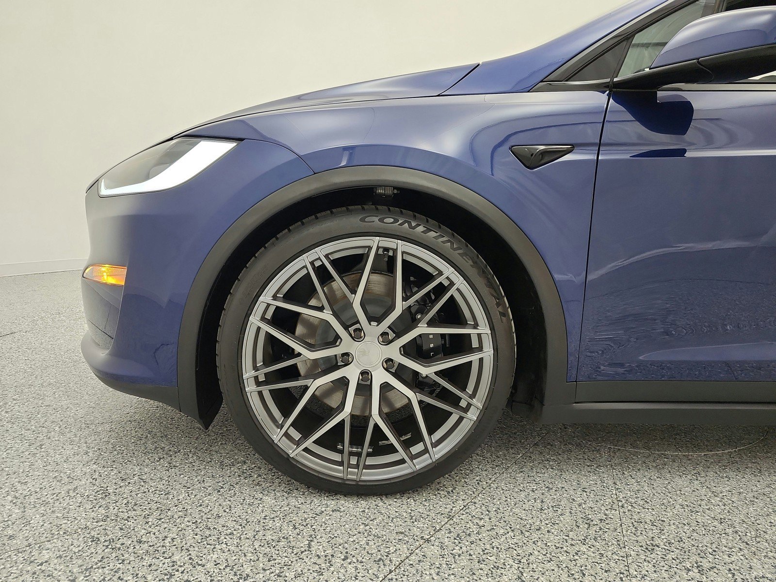 Used 2024 Tesla Model X image 17