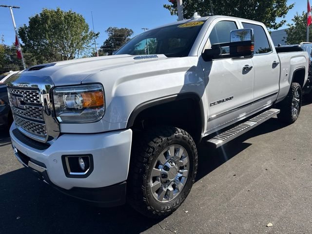 Used 2018 GMC Sierra 2500 Denali w/ Duramax Plus Package AWD/4WD image 1