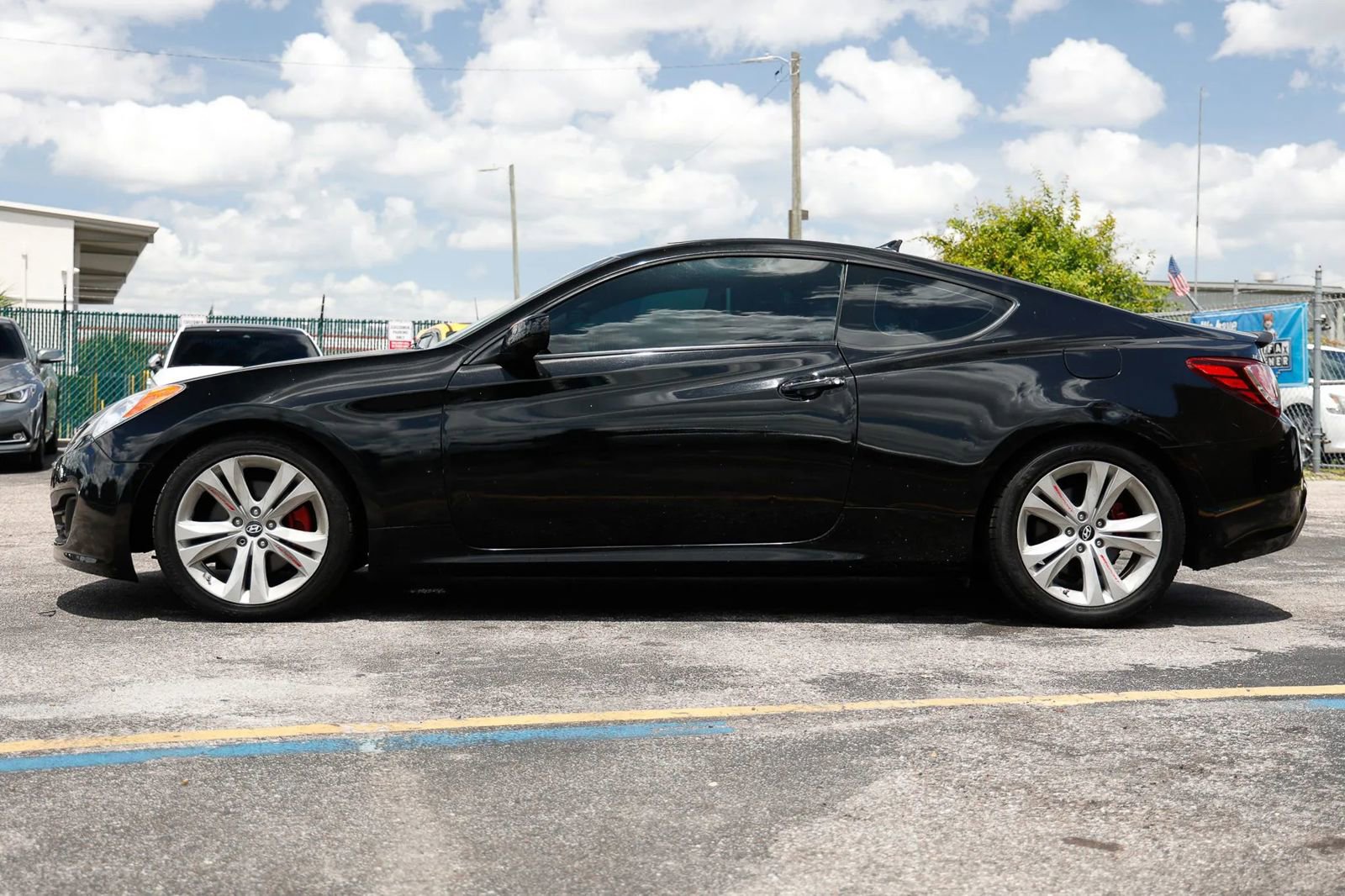 Used 2010 Hyundai Genesis 2.0T RWD image 3